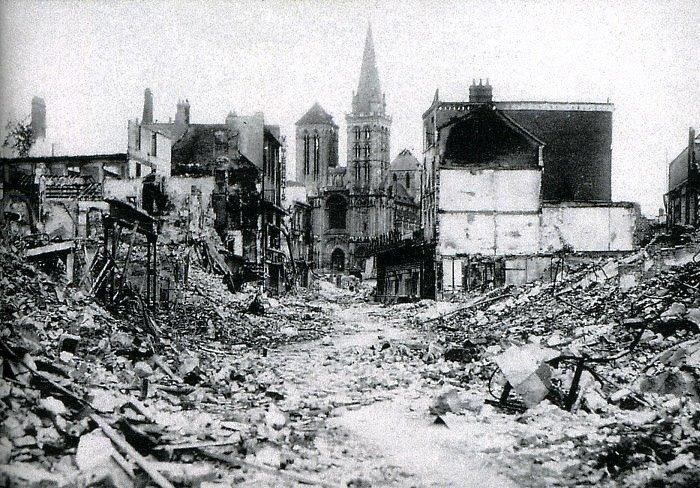 10_la_grande_rue_de_lisieux_est_detruite_pendant_la_guerre