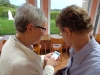19-Srs_Marie_Josee_et_Colette_au_smartphone