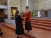 24-Sr_Laurence_presente_les_Constitutions